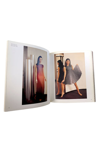 Biennale di Firenze Looking at Fashion Catalogue