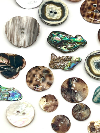 Vintage 1990s Todd Oldham Mixed Shell & Mother of Pearl Button Set – 20 Handmade Nature-Inspired Buttons
